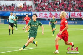 英格兰国家队锋线激烈竞争巴洛贡缺席的影响